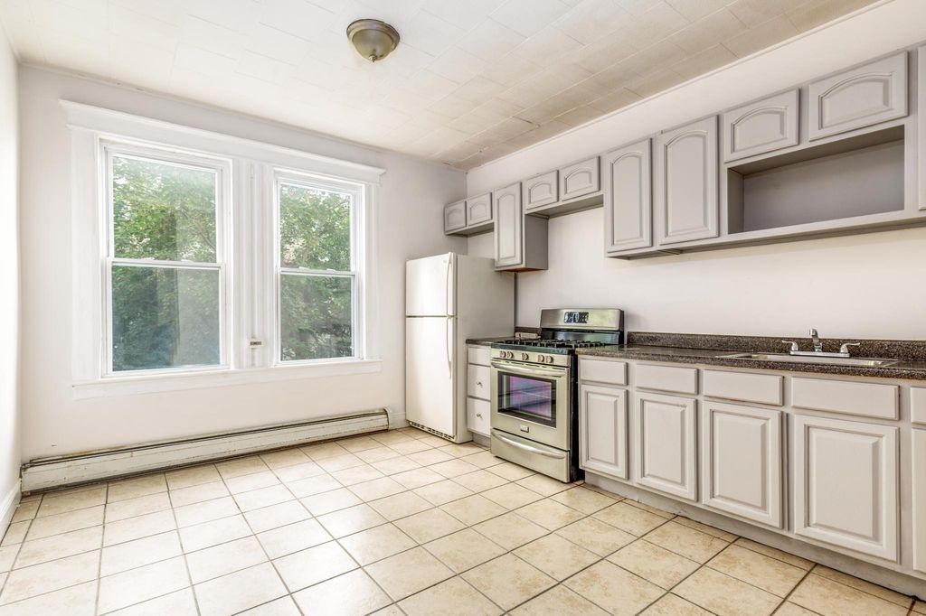 153 Myrtle Ave #2, Jersey City, NJ 07305
