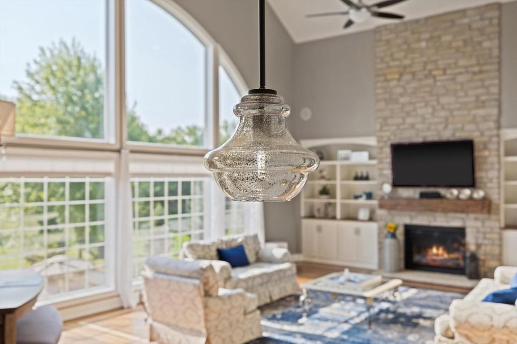 homes for sale in pewaukee wi