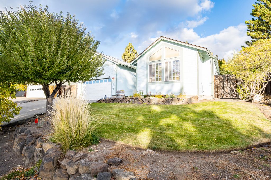 1276 NE Providence Dr, Bend, OR 97701