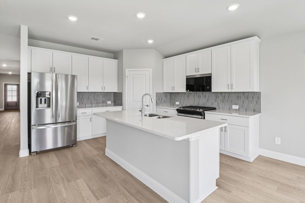 6612 Valley Lake Ln, Fort Worth, TX 76036