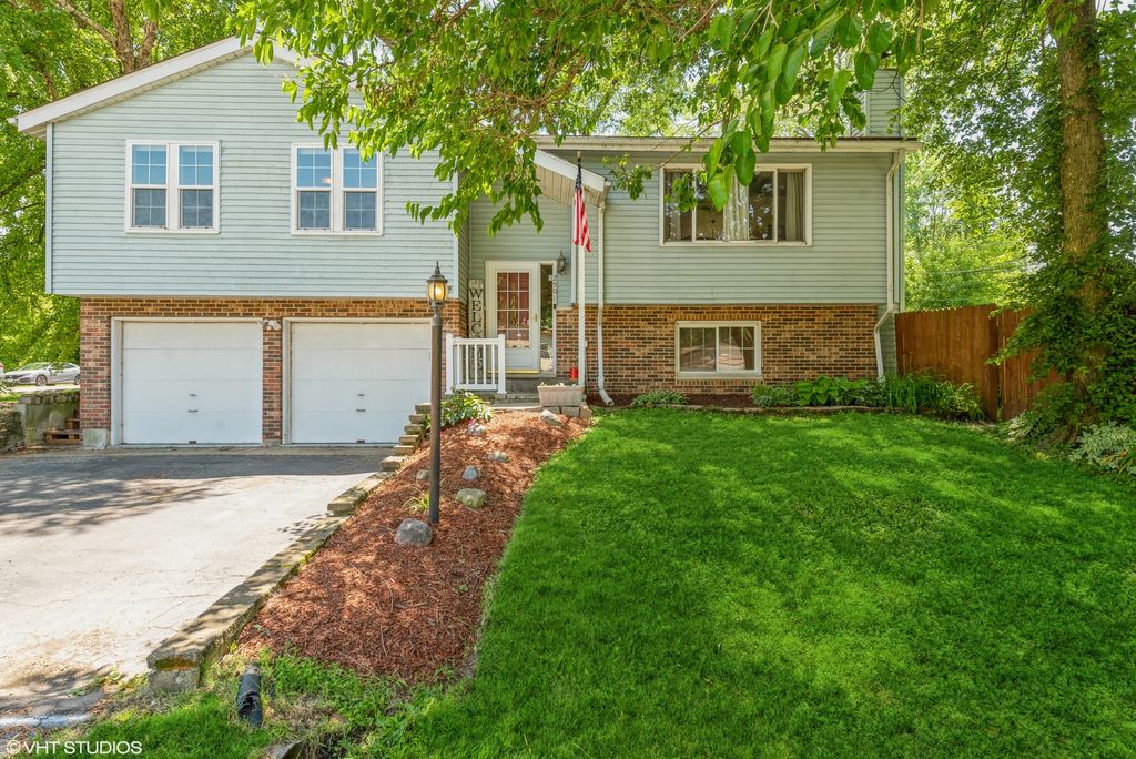 2501 Green Ln, Cary, IL 60013