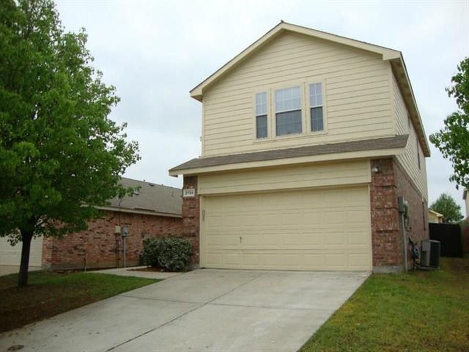 2708 Mountain Lion Dr, Fort Worth, TX 76244