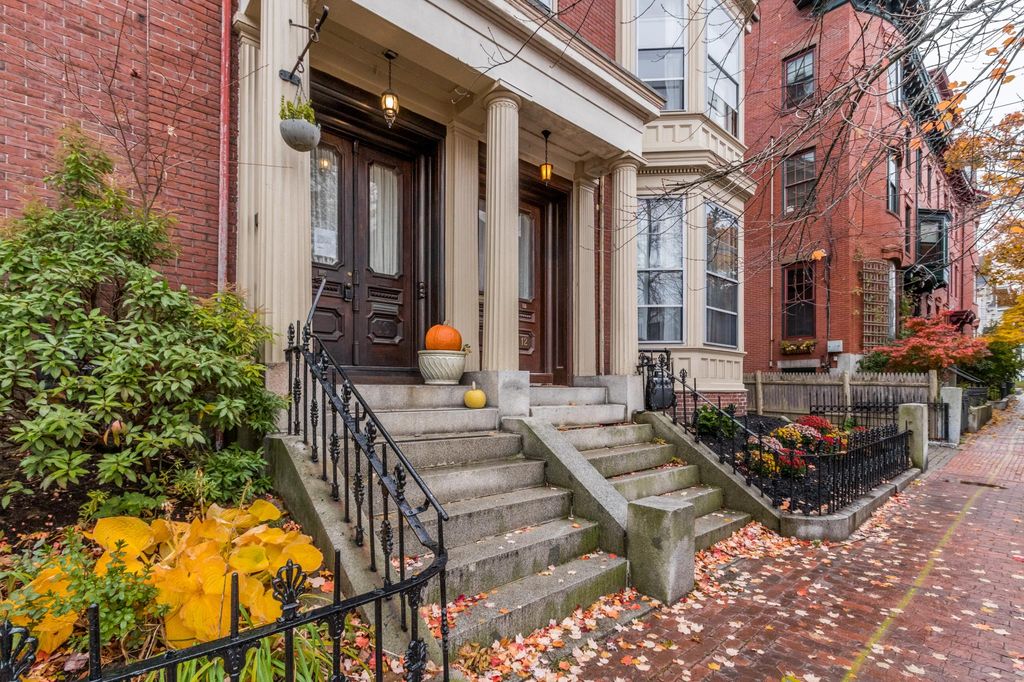 12 Pine St #1, Portland, ME 04102