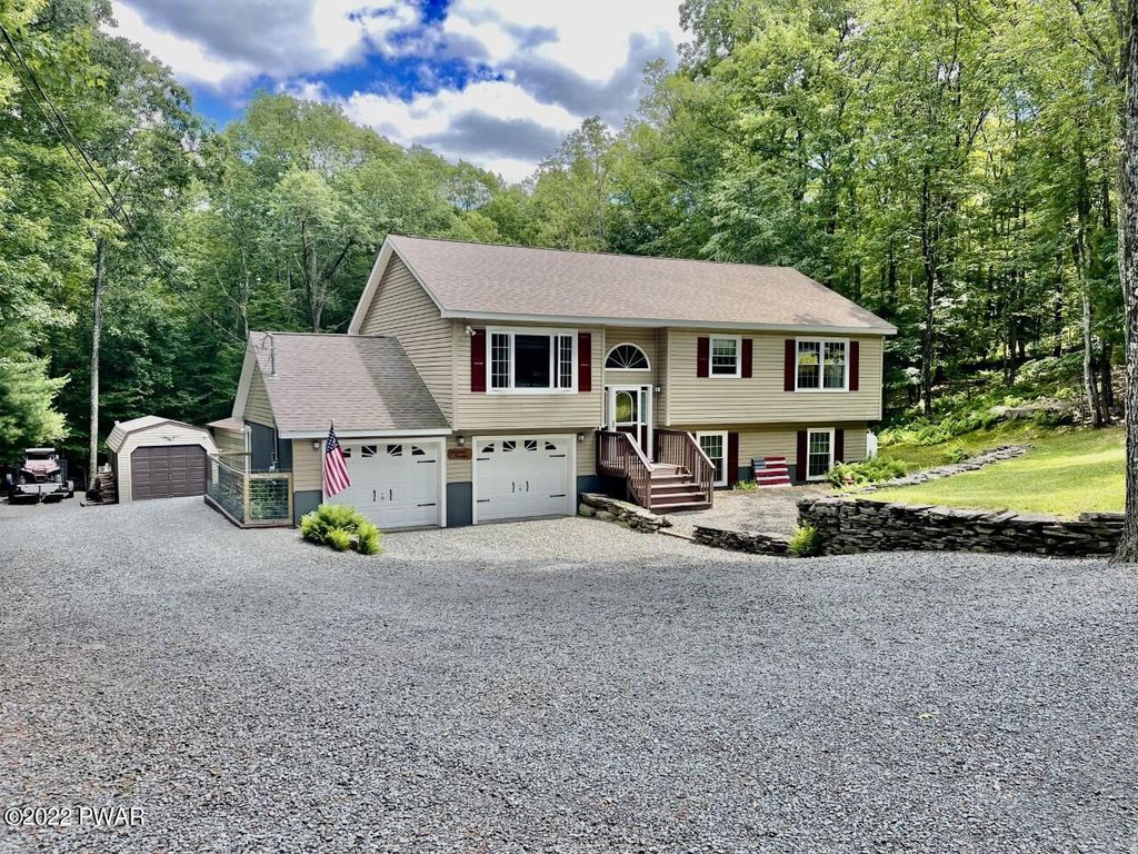 108 Heavenly Valley Dr, Tafton, PA 18464