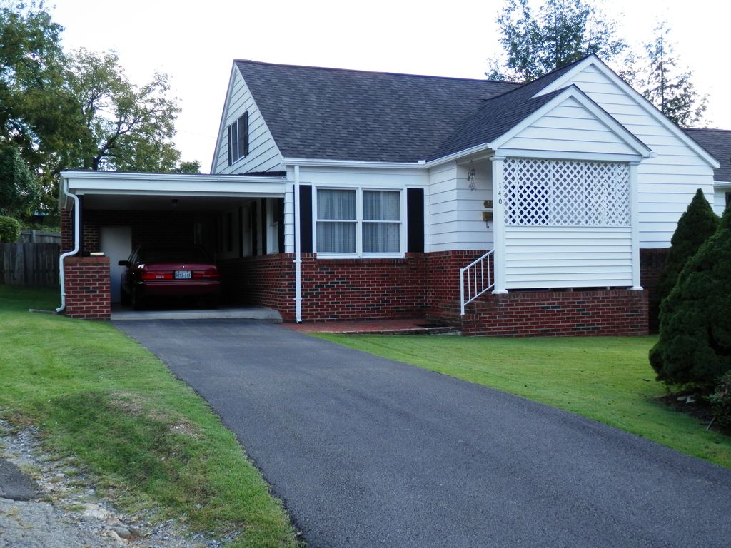 140 Leona St, Pennington Gap, VA 24277