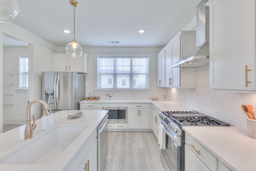 1608 10th Ave S #469779406, Nashville, TN 37203