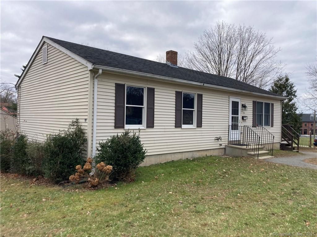 10 Market St, Putnam, CT 06260