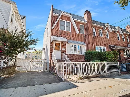 1870 W 7th St, Brooklyn, NY 11223