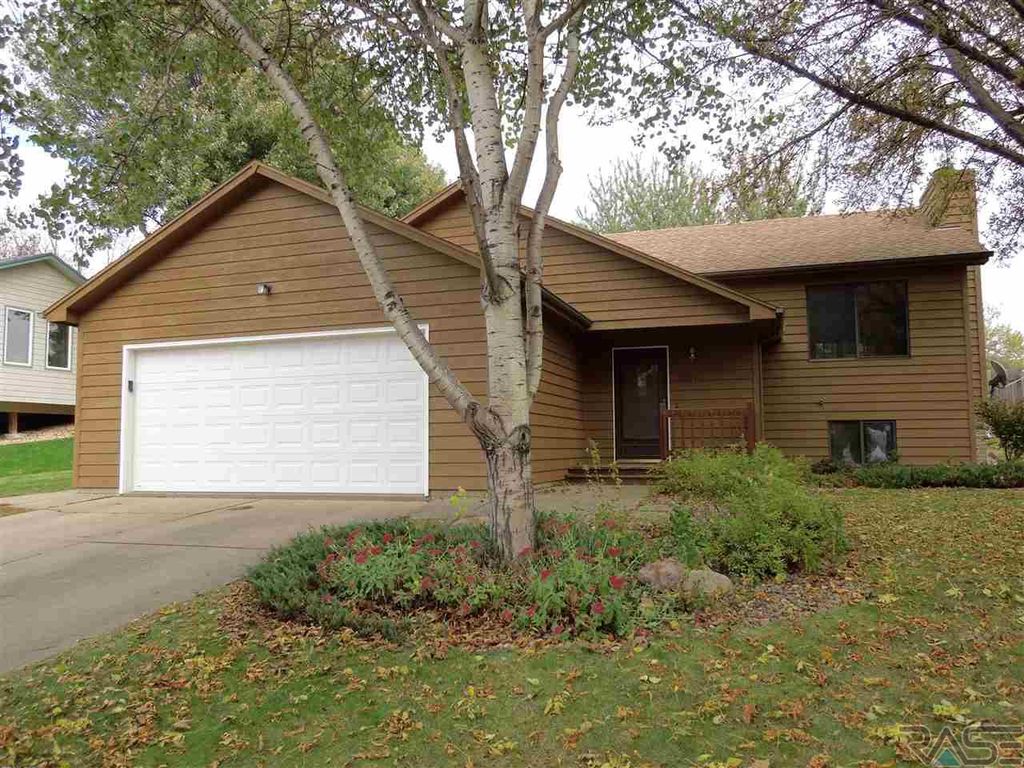 2804 S  Melanie Ln, Sioux Falls, SD 57103