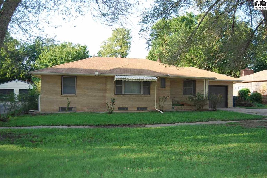 515 W Commercial St, Lyons, KS 67554 Trulia