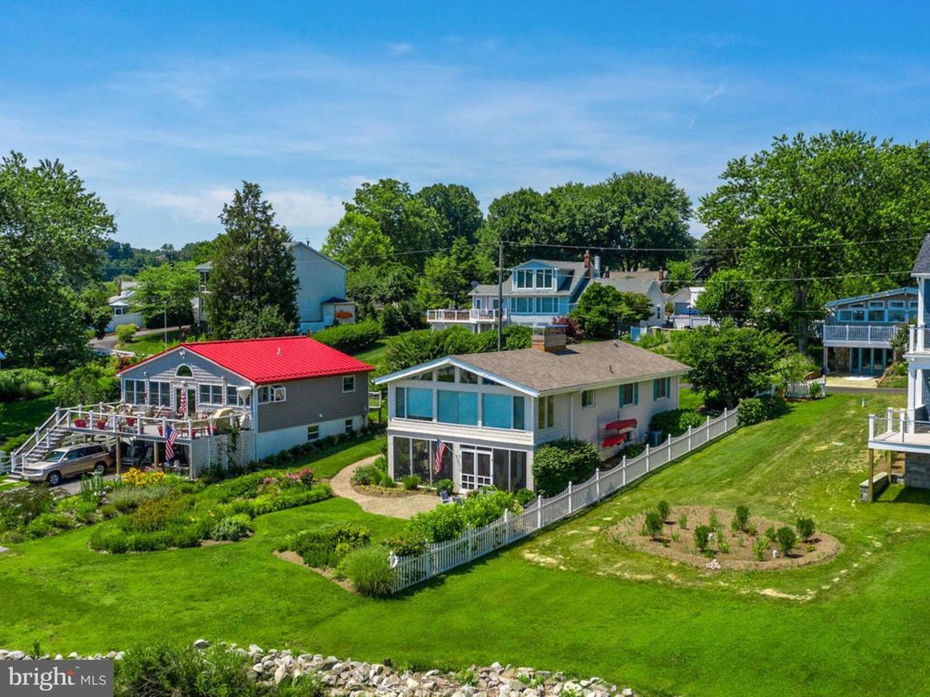 6208 W Shore Dr, Tracys Landing, MD 2 Bed, 3 Bath SingleFamily Home