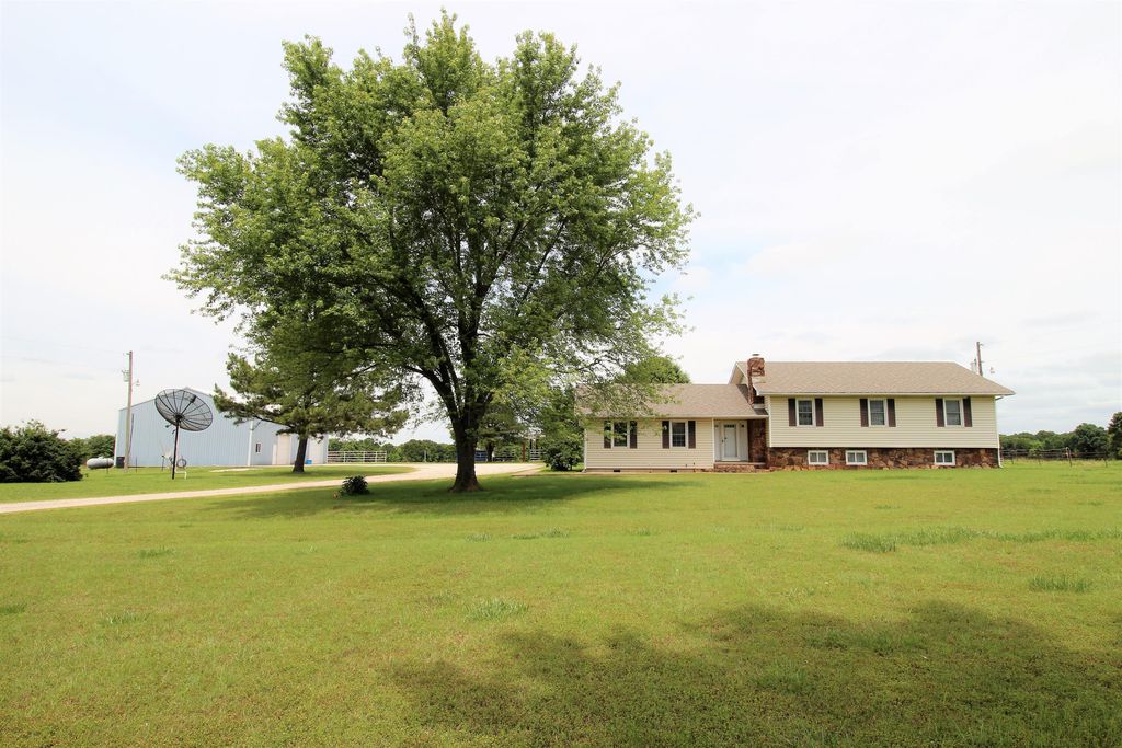 64650 E 69th Rd, Quapaw, OK 74363