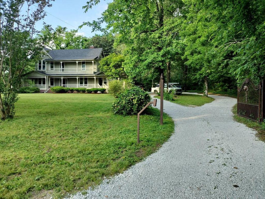 1287 Hollywood Dr #2, Jackson, TN 38301
