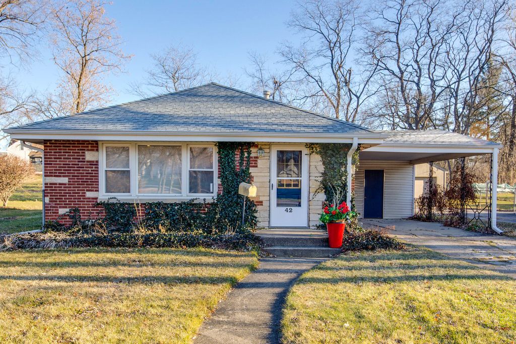 42 Mionske Dr, Lake Zurich, IL 60047