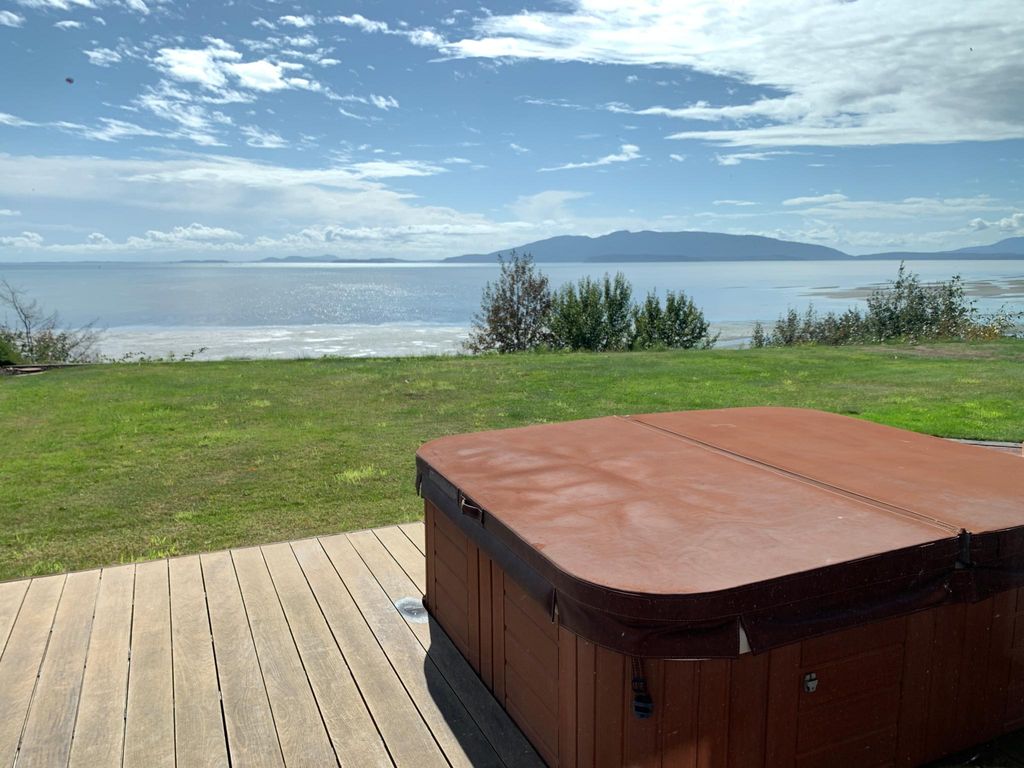 3931 Cliffside Dr, Bellingham, WA 98225