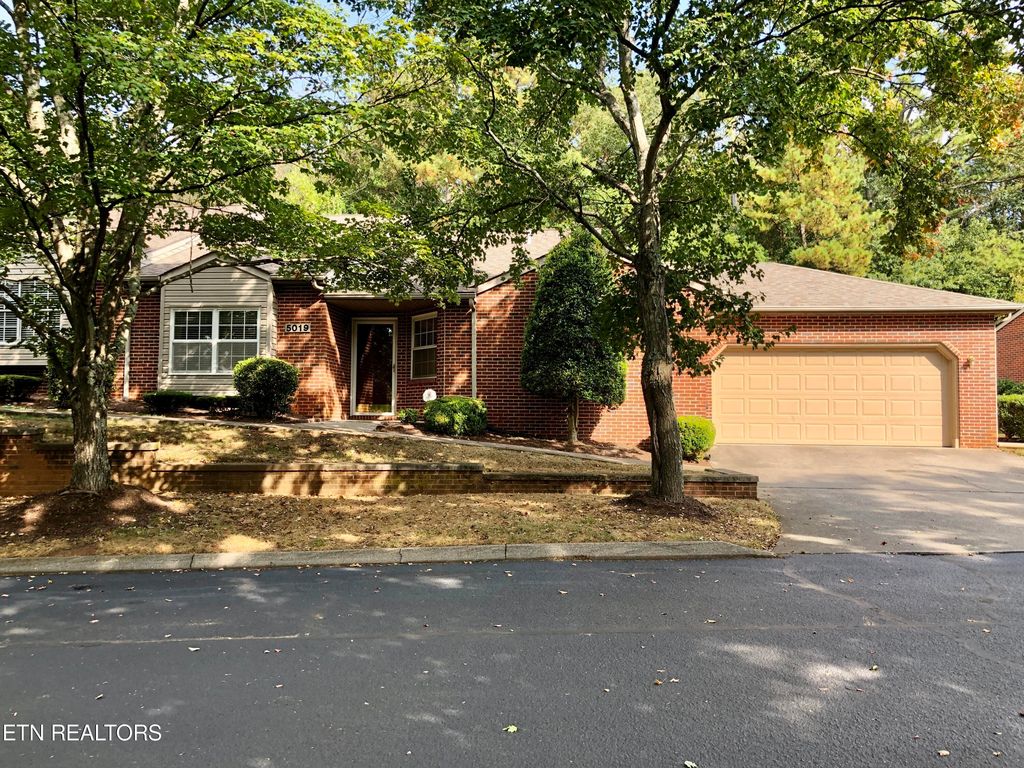 5019 Griffins Gate Ln, Knoxville, TN 37912