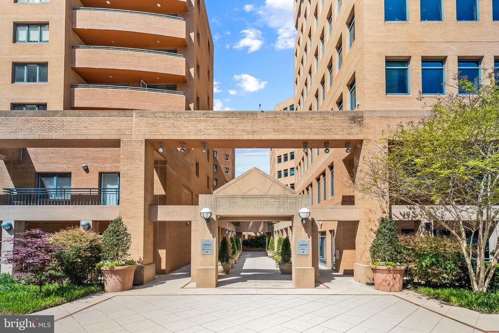 4801 Hampden Ln #802, Bethesda, MD 20814