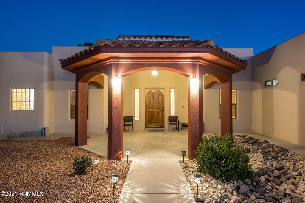 4030 Cholla Rd, Las Cruces, NM 88011