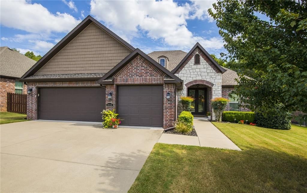 3855 Benjamin Ln, Springdale, AR 72764