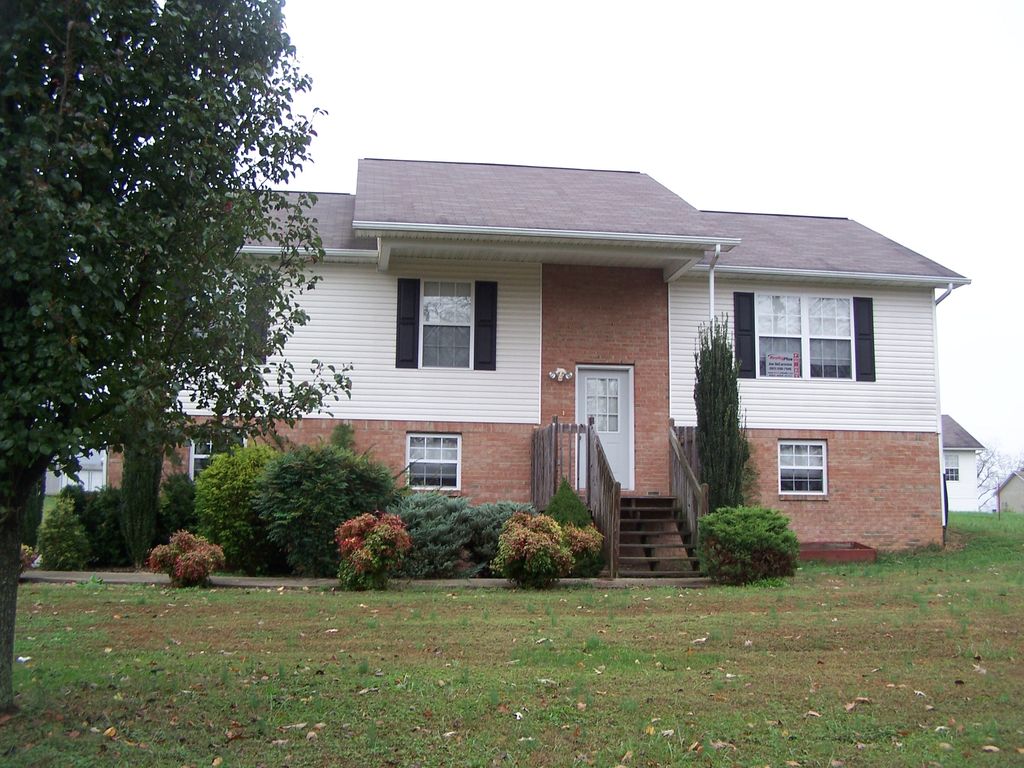 850 Farnsworth Ct, Strawberry Plains, TN 37871