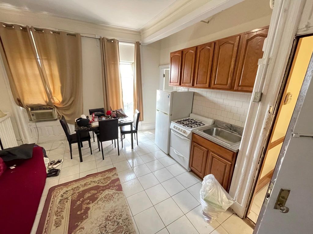 80-27 Jamaica Ave #3F, Woodhaven, NY 11421