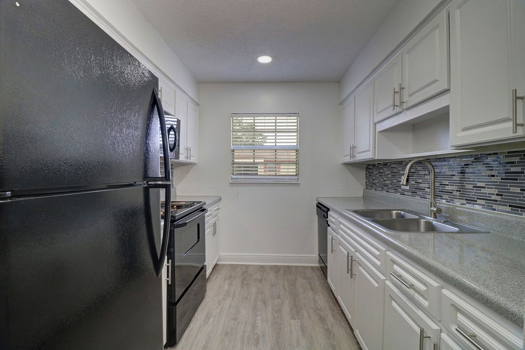14207 Les Palms Cir, Tampa, FL 33613
