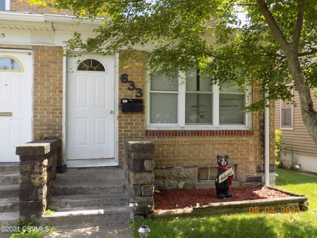 633 8th St, Selinsgrove, PA 17870