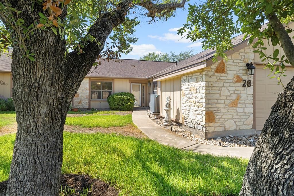 28 Oaks Pl, Lago Vista, TX 78645 MLS 3095534 Trulia