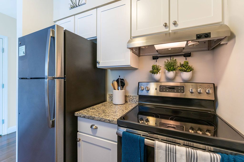 100 Stockton St #315, Chelsea, MA 02150