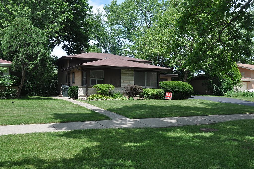 2442 Harrison St, Glenview, IL 60025