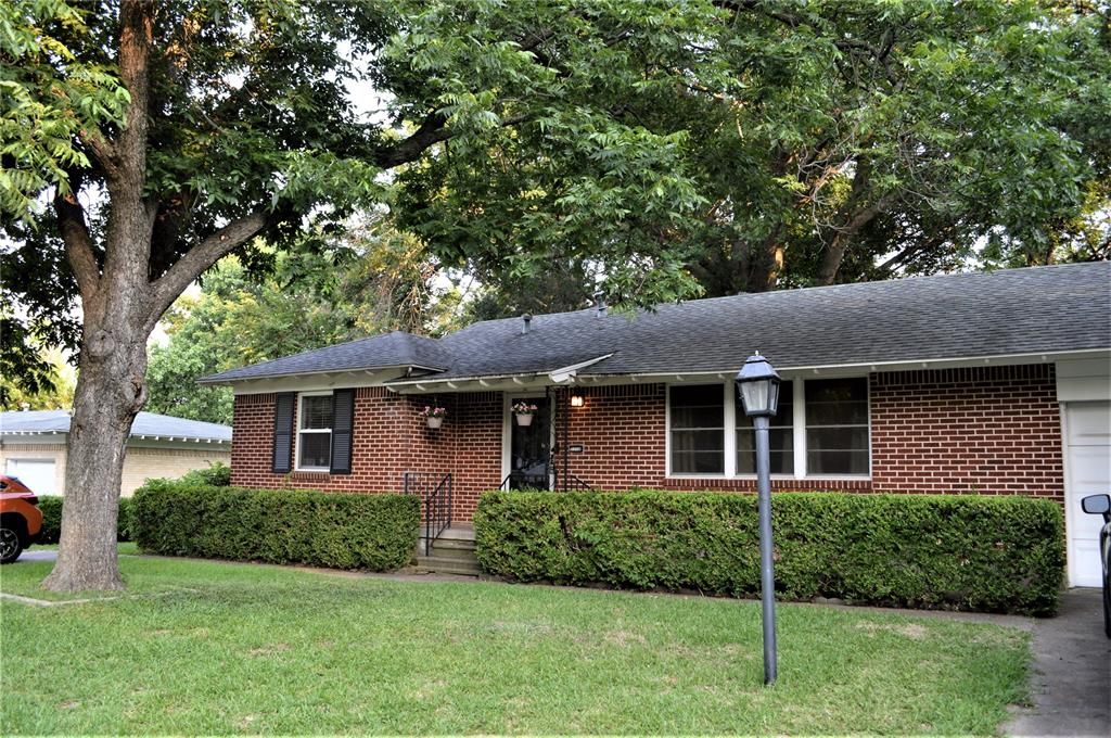 1716 Oldgate Ln, Garland, TX 75042