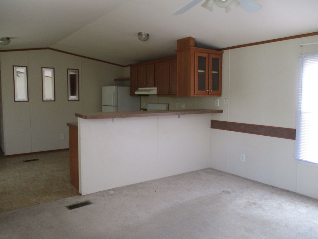 4245 W Jolly Rd #184, Lansing, MI 48911