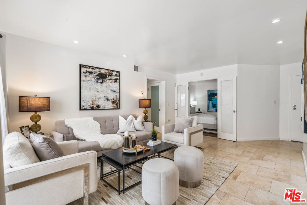 1021 N  Crescent Heights Blvd #207, West Hollywood, CA 90046