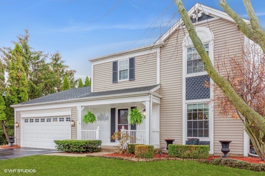 1112 Woodlake Dr, Carol Stream, IL 60188