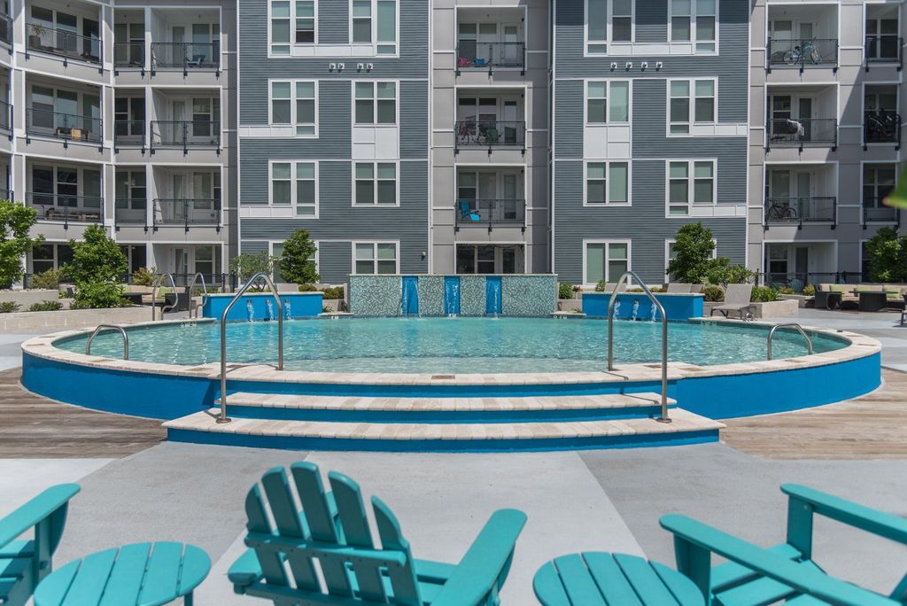 1940 Pavilion Dr, Virginia Beach, VA 23451
