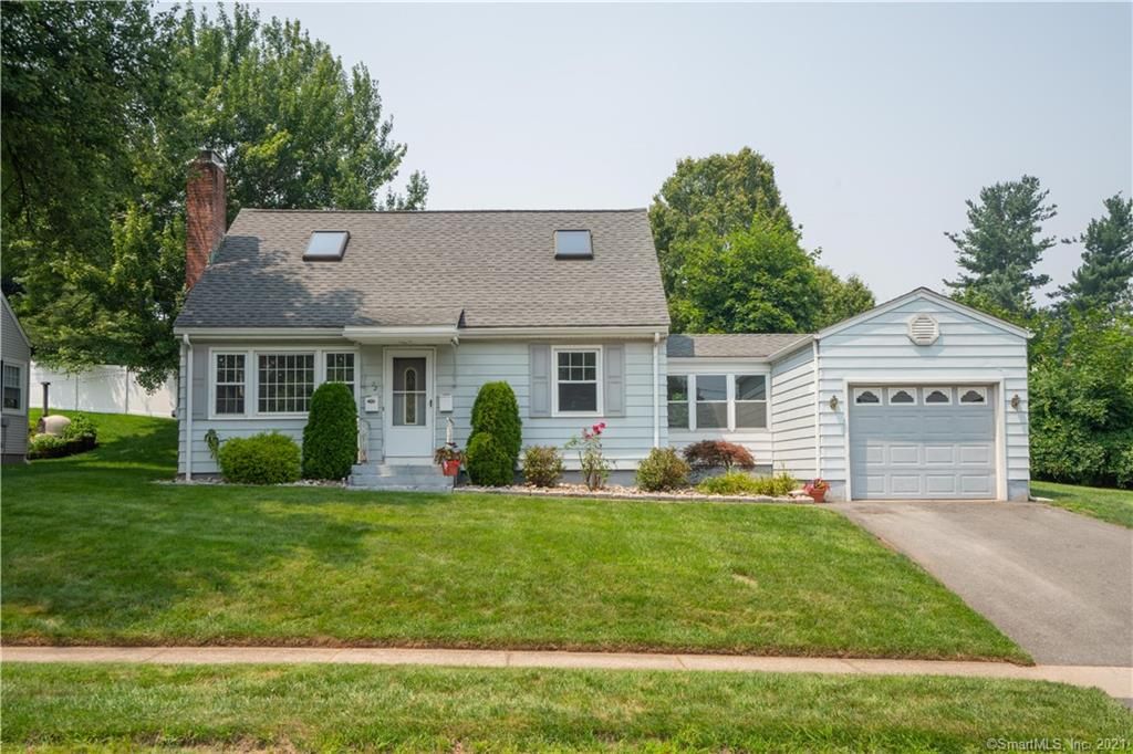 22 Chamberlin Dr, West Hartford, CT 06107