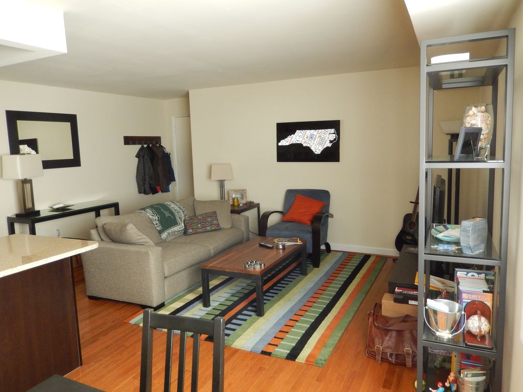 1221 N Quinn St #32, Arlington, VA 22209