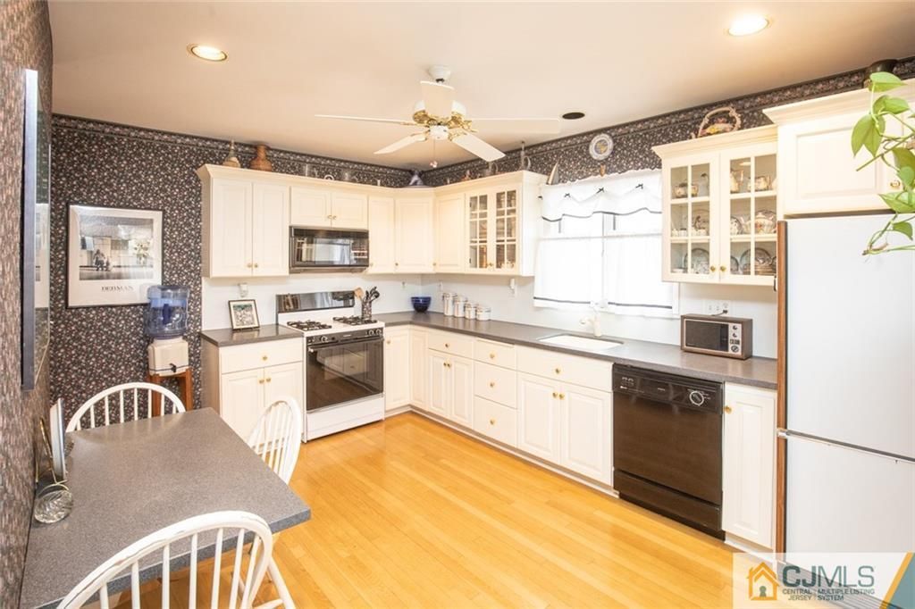 309 N 5th Ave, Edison, NJ - 3 Bed, 3 Bath Single-Family Home - 23