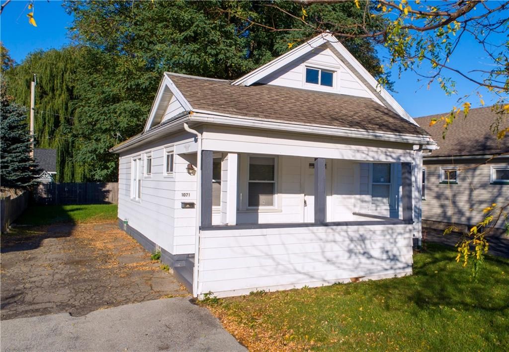 1071 Bennington Dr, Rochester, NY 14616