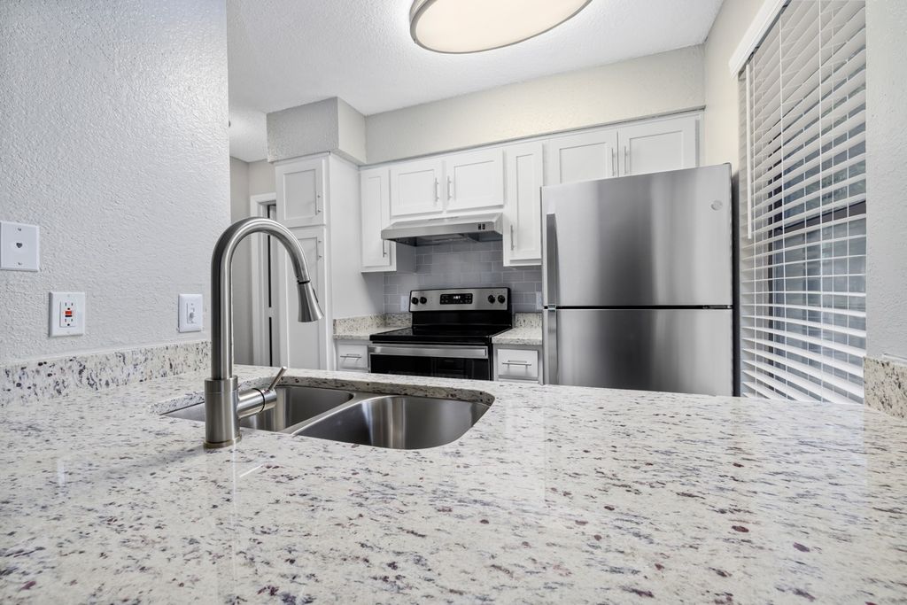 3221 Lynn Ridge Dr, Raleigh, NC 27613
