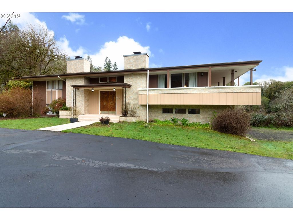 171 Woodpecker Ln, Elkton, OR 97436