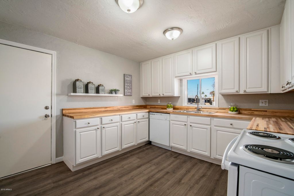 703 S 96th Pl, Mesa, AZ 85208