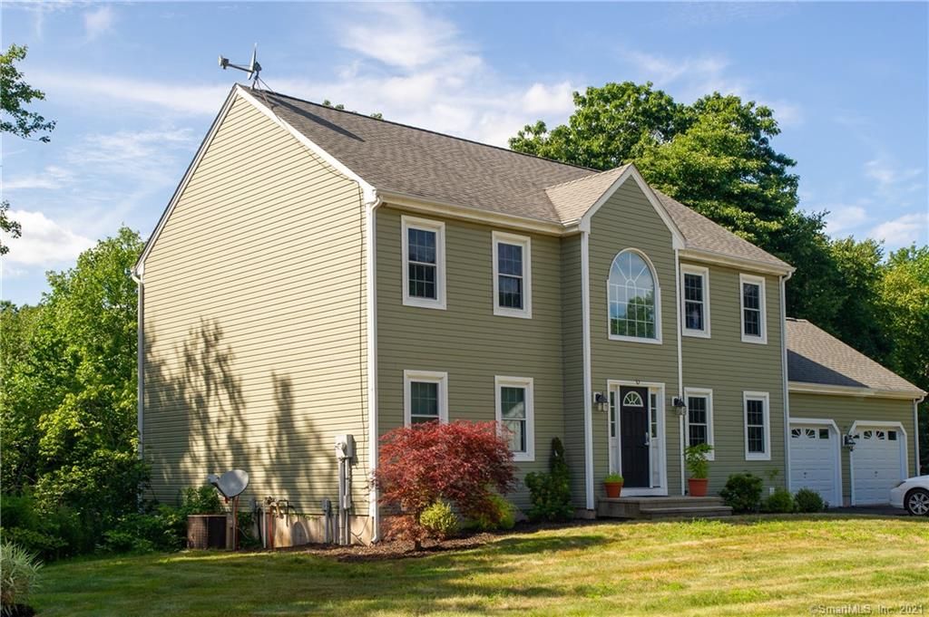45 Pheasant Ln, Hamden, CT 06518