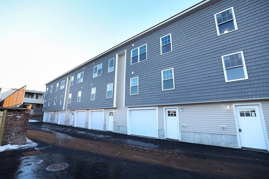 19 Marshall St #3, Lowell, MA 01851