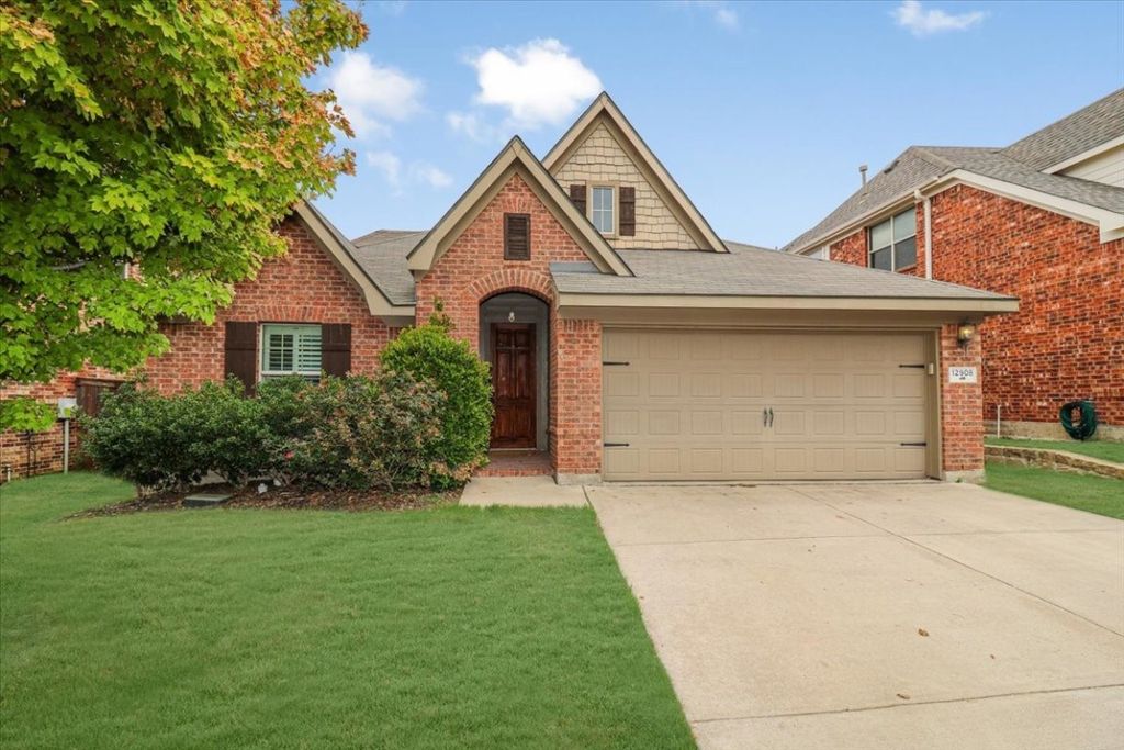 12908 Parade Grounds Ln, Fort Worth, TX 76244