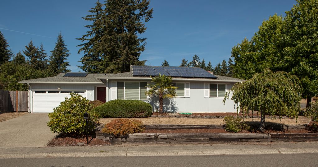 13714 SE 163rd St, Renton, WA 98058