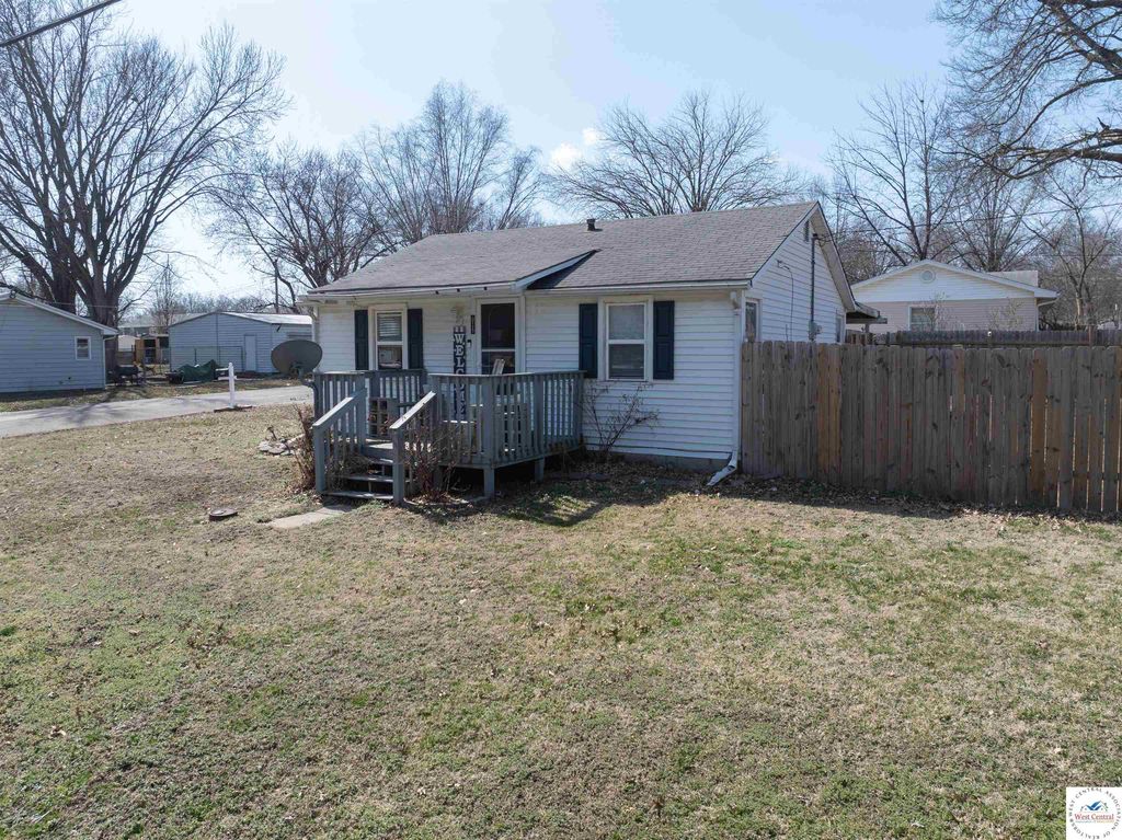 2111 E  10th St, Sedalia, MO 65301