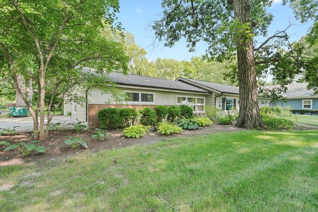 708 W Grand Ave, Saint Joseph, IL 61873