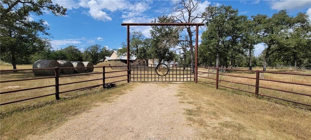 1675 County Road 327, Rockdale, TX 76567