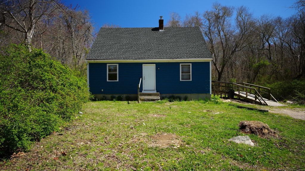29 Griswold St, Pawcatuck, CT 06379
